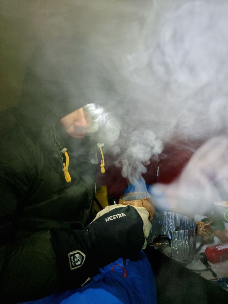 Vesihöyryä teltassa