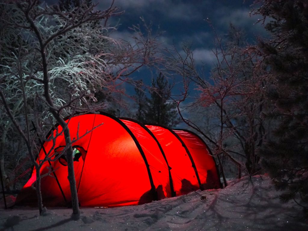 Tammikuun kaamosretkellä Inarissa: Hyytävät telttayöt -35 asteen pakkasessa